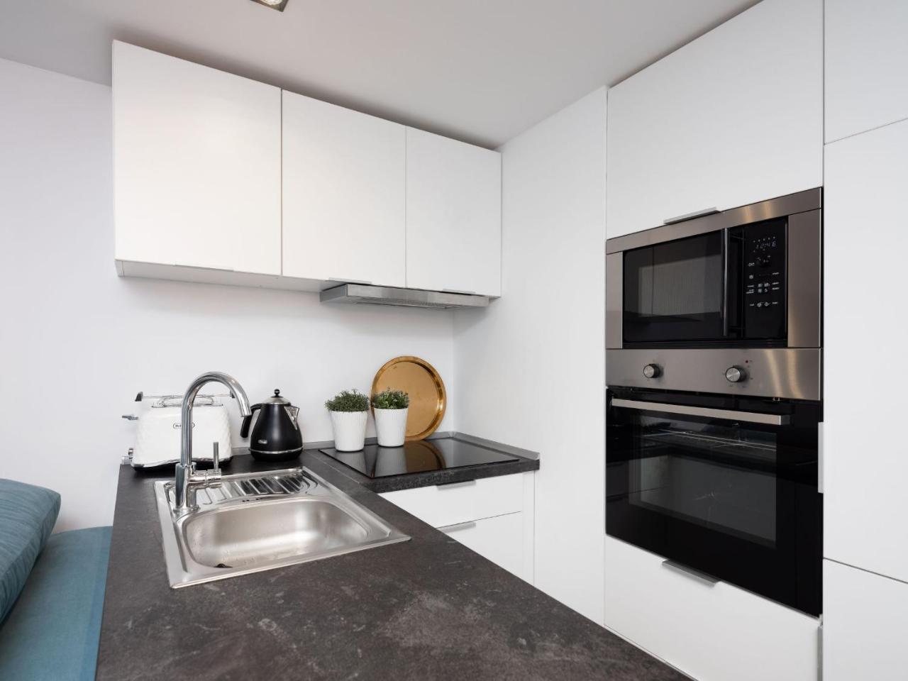 Lofts Cracow Apartments - City Center Krakkó Kültér fotó