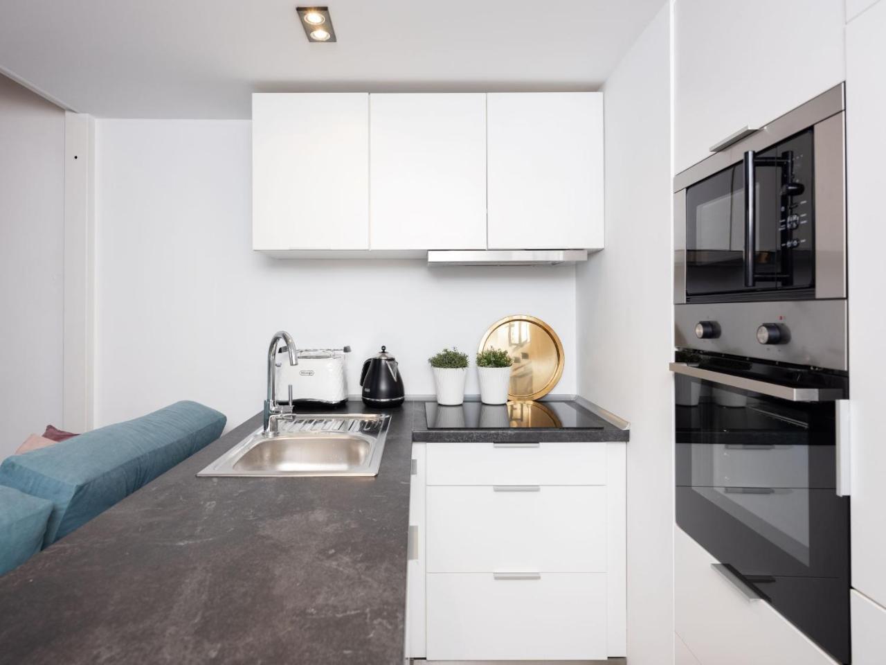 Lofts Cracow Apartments - City Center Krakkó Kültér fotó